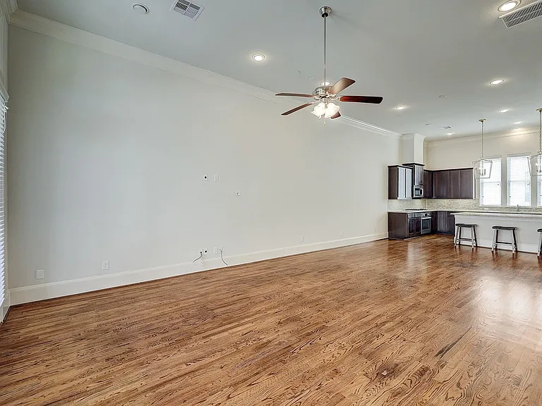 1110 Thompson St — Photo 12