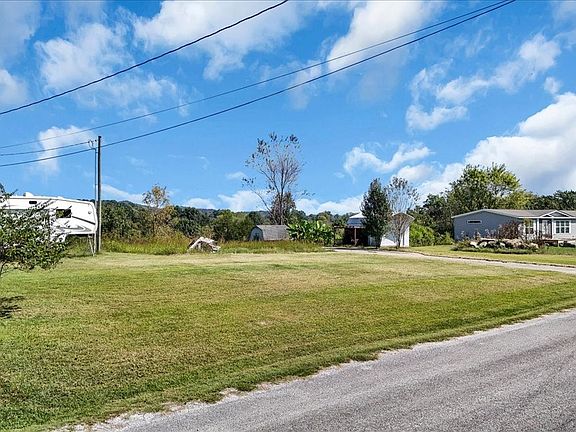 5th image of 22 McGinnis Ln