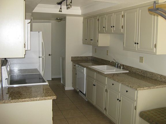 2nd image of 900 Linden Dr