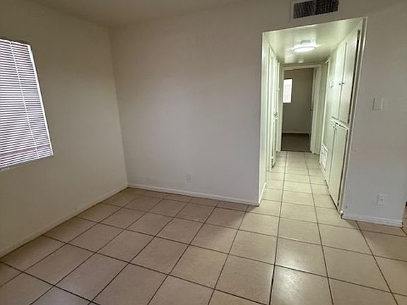 4th image of 2504 Tulip Ln Unit 2A