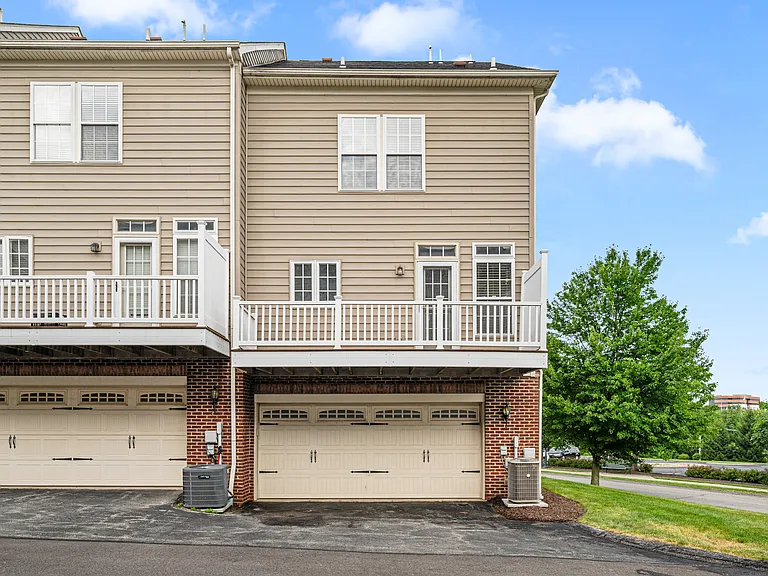 208 Village Pl — Photo 29