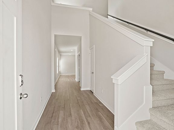 5th image of 213 Orchard Laurel Dr