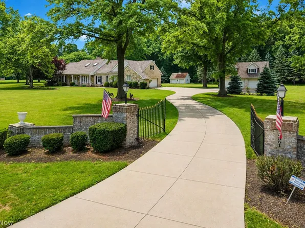 4551 Shaw Rd, Akron, OH 44333