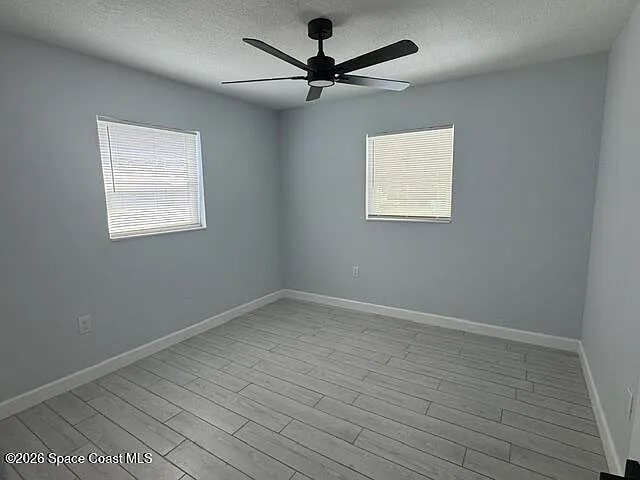 2137 Canterbury Ln — Photo 25