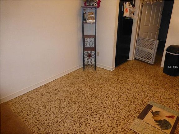 4th image of 16 Jackson Ct