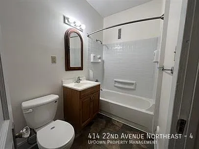 414 22nd Ave NE #4 — Photo 5