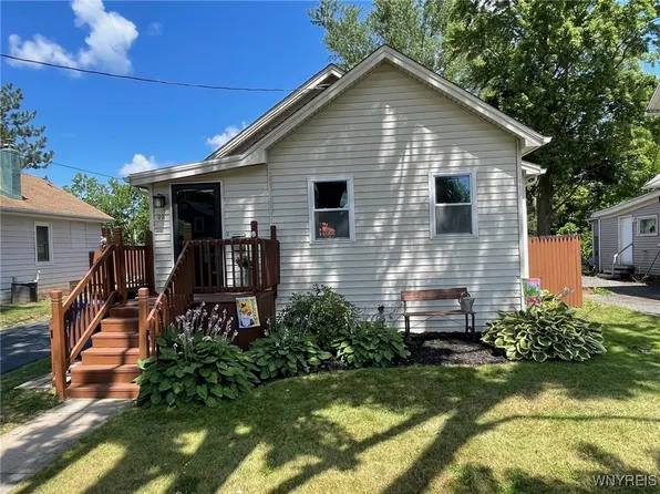 99 Corinthia St, Lockport, NY 14094
