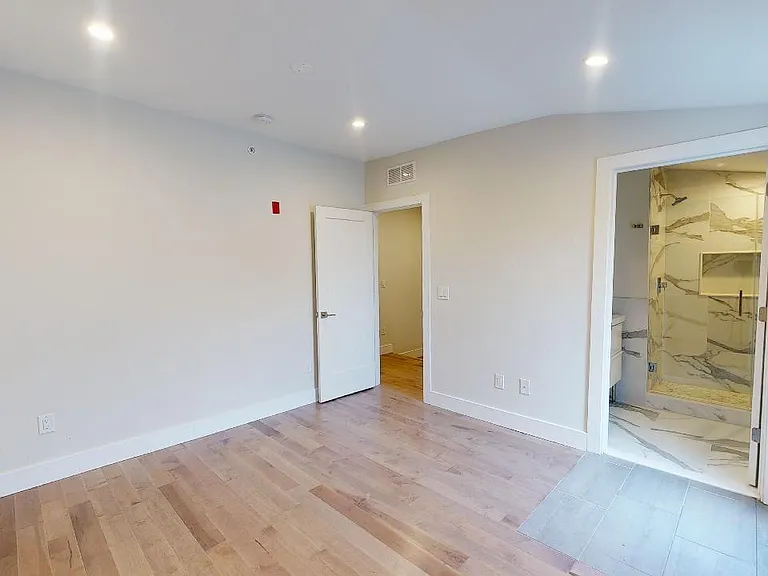 662 N 15th St #3 — Photo 7