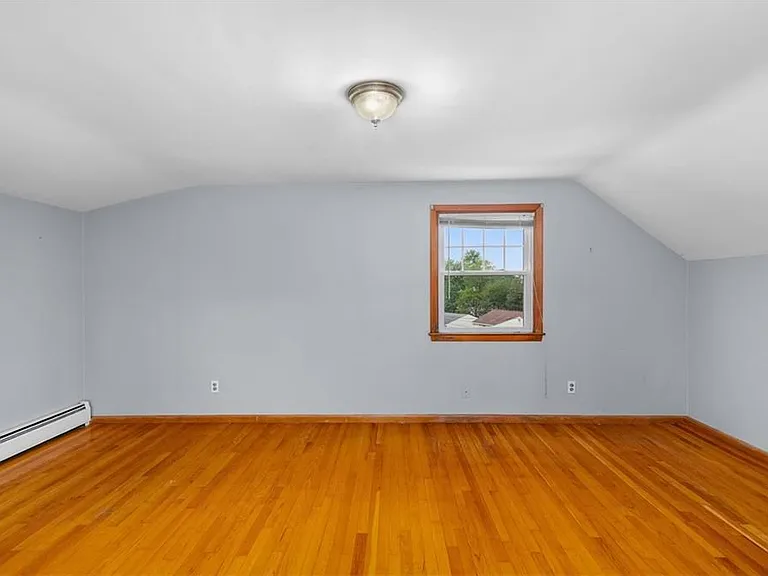 51 Ambrose St — Photo 31