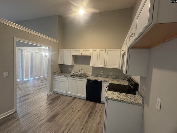 3rd image of 17 Bradstone Cir