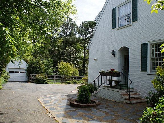 3rd image of 3203 Hawthorne Ave