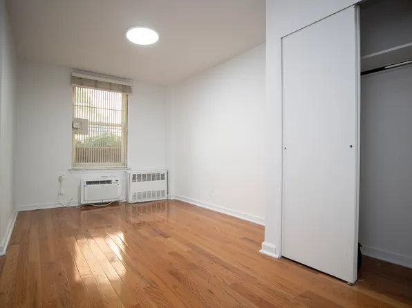 320 West 22nd Street image 4 of 7