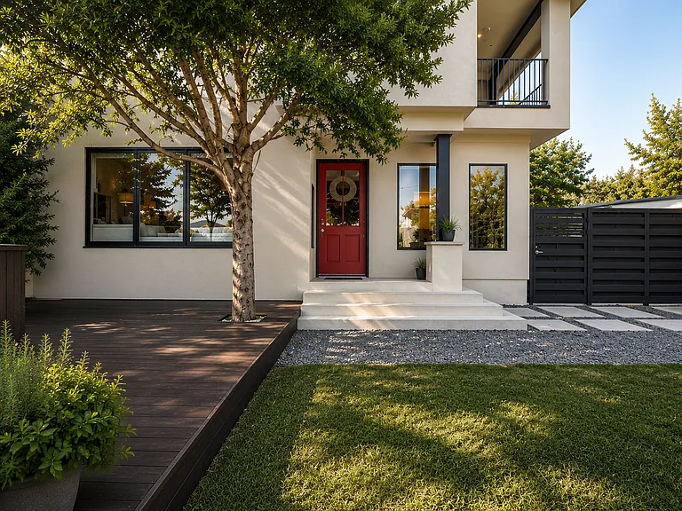 Private enclosed front yard
