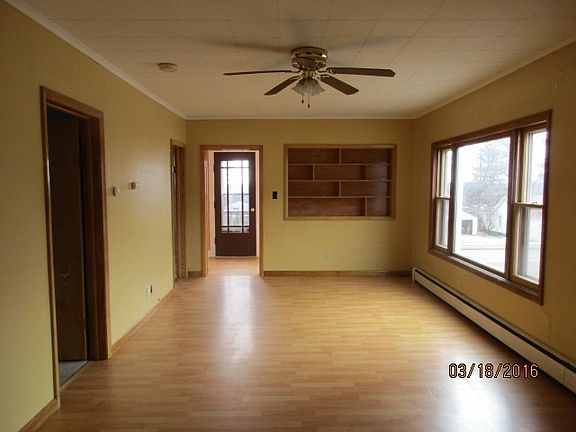 3rd image of 822 E I St