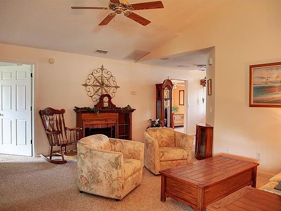 3rd image of 667 Waterford Dr