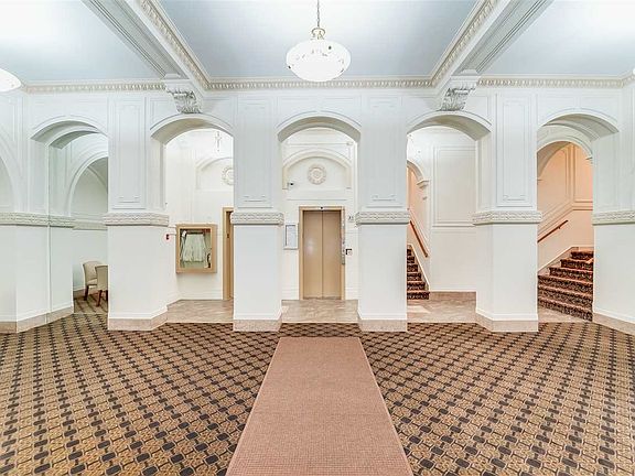 2nd image of 2787 Kennedy Blvd #207