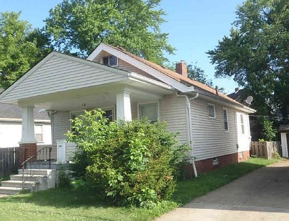 4th image of 1930 Creston Ave