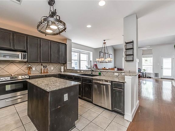 4th image of 18616 Royal Pointe Dr