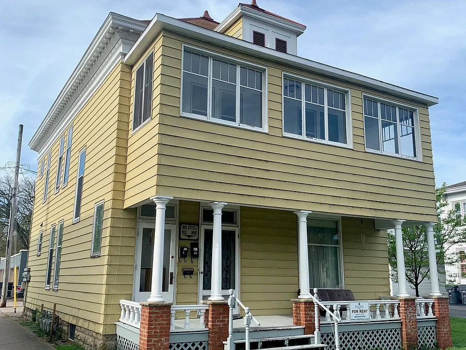 910 Main St