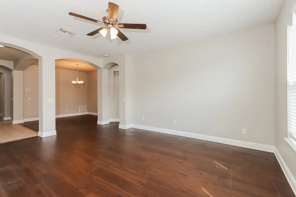 3 bed, 2.0 bath, 1738 sqft, $2,460 — Photo 3