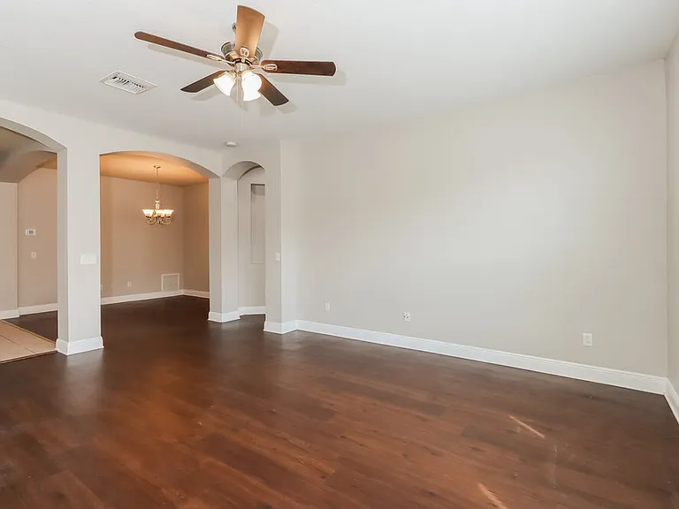 7935 Camden Woods Dr — Photo 3