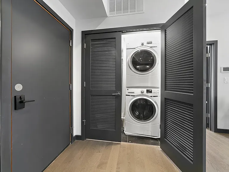 441 N 35th St #3R — Photo 11
