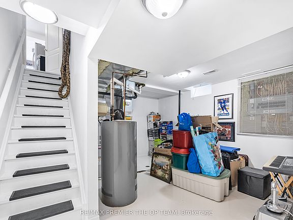 2nd image of 223 Landsbridge St