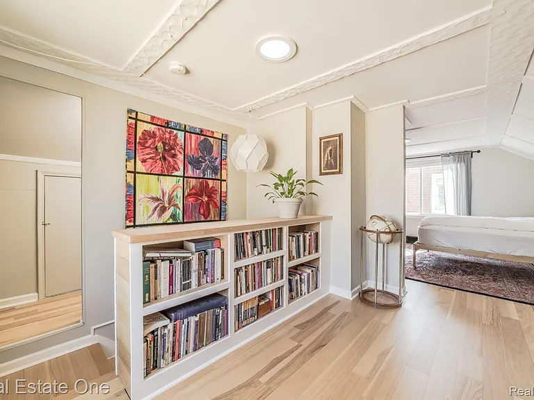 475 E Marshall St — Photo 21