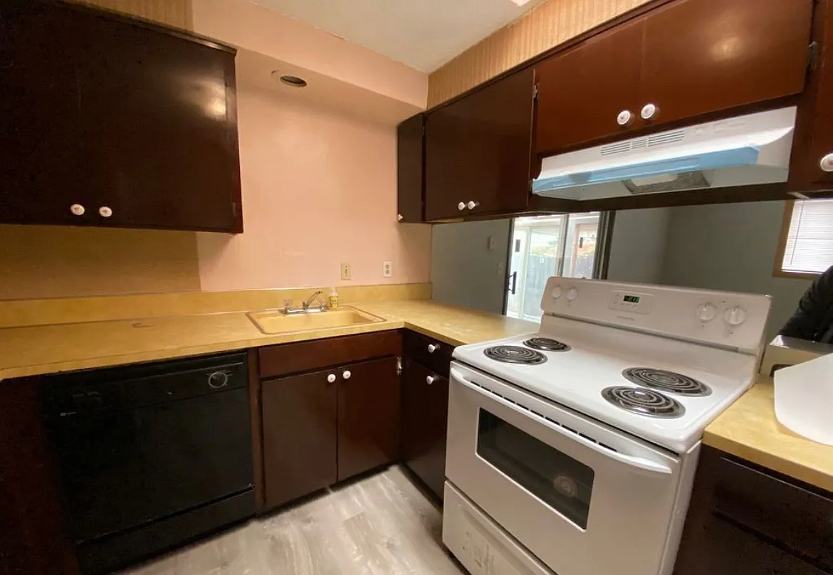 3 bed, 1.5 bath, 1246 sqft, $2,495 — Photo 3
