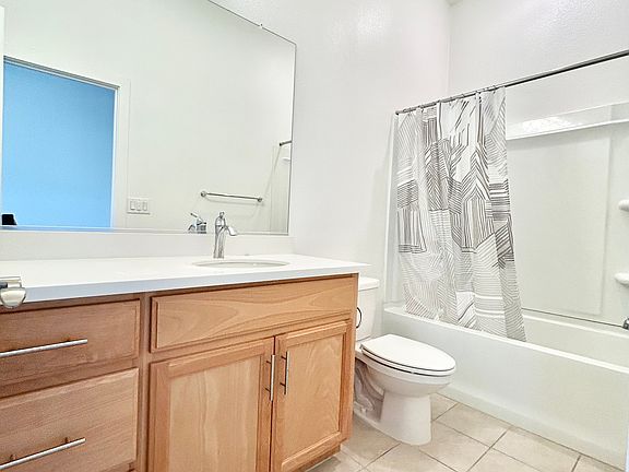 4th image of 1629 Plumas Dr #A