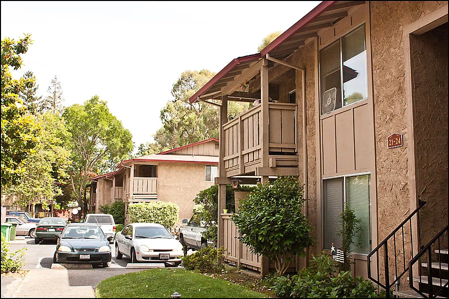 Sandalwood Apartments — Photo 2