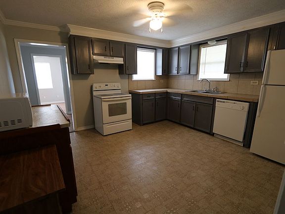 3rd image of 724 Royal Ave