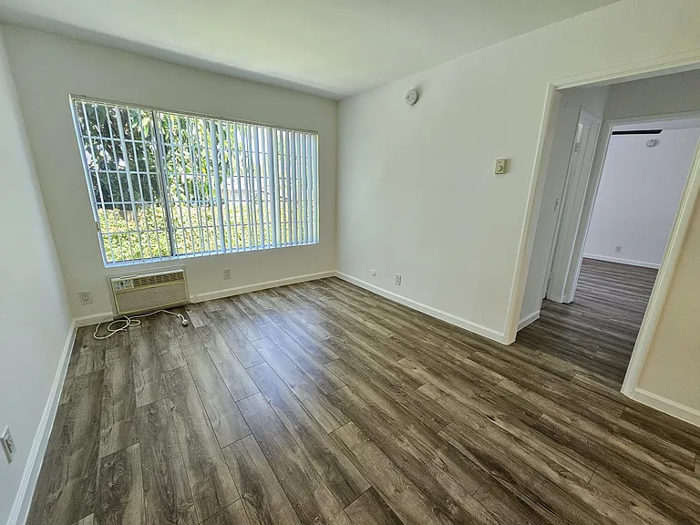 1202 N Fuller Ave #11 — Photo 6