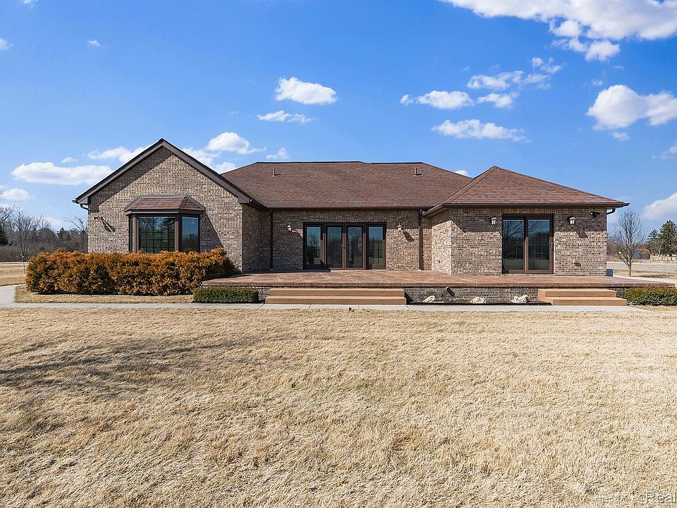 1st image of 23899 Huron River Dr