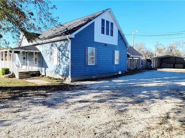 604 W 1st St, Iola, KS 66749