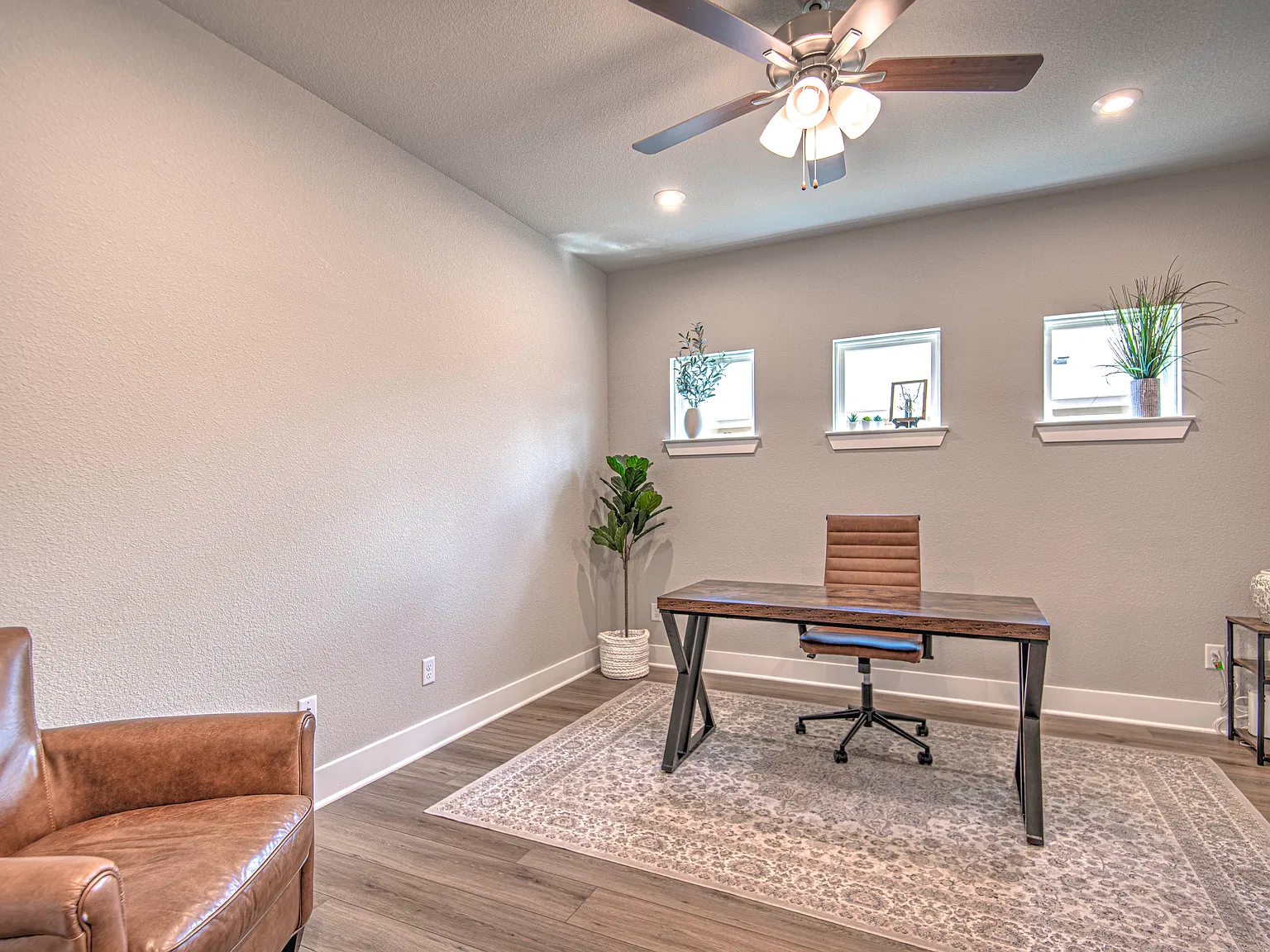 4 bed, 2219 sqft, $2,450 — Photo 4