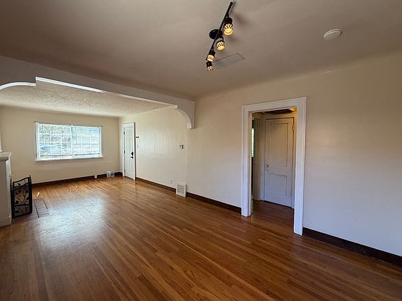 5th image of 119 Vassar Dr SE