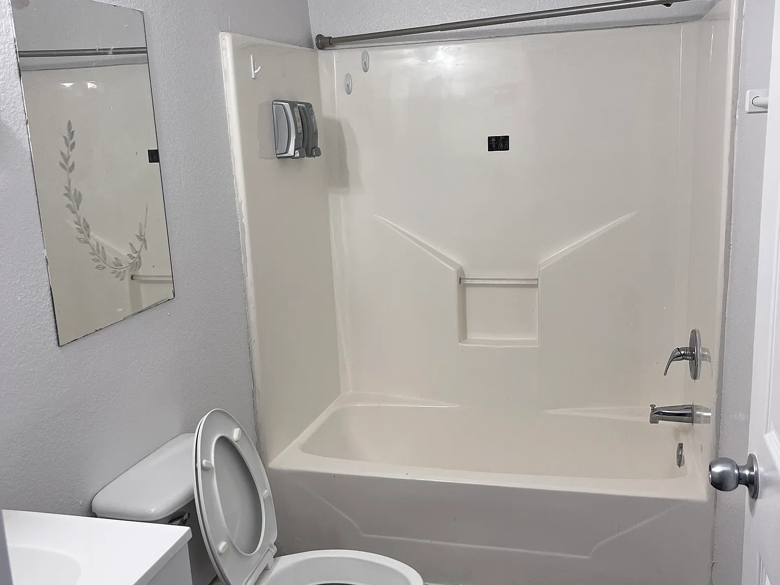 1029 E Hickory St — Photo 3