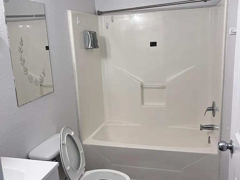 1029 E Hickory St #B — Photo 3