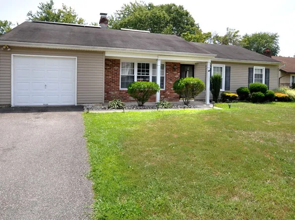 98 Arbor Meadow Dr, Sicklerville, NJ 08081