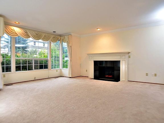 3rd image of 15242 NE 72nd St