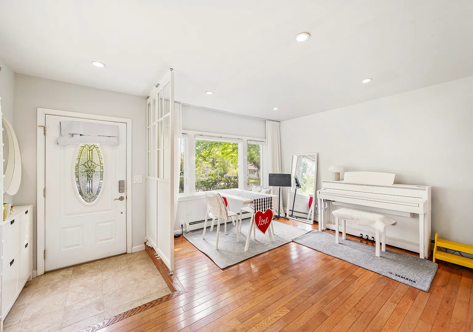 3 bed, 1500 sqft, $4,450 — Photo 2