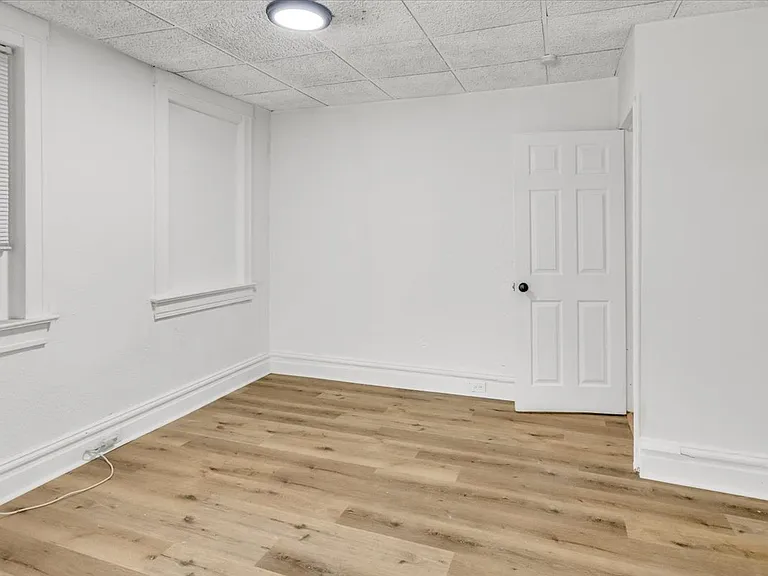 3831 Iowa Ave #1F — Photo 7