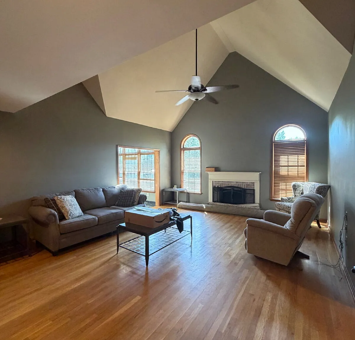 5 bed, 3.5 bath, 3700 sqft, $3,200 — Photo 4