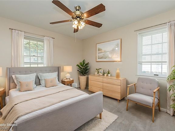 3rd image of 112 Arlington Cir