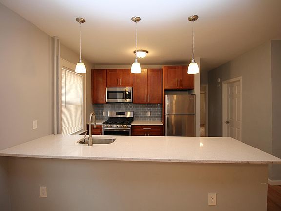 3rd image of 222 Irving Pl APT 4