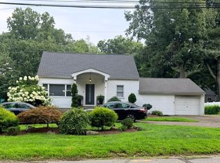 248 Broadbridge Rd, Bridgeport, CT 06610