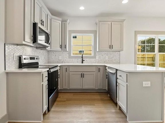 4th image of 105 Cove Creek Dr