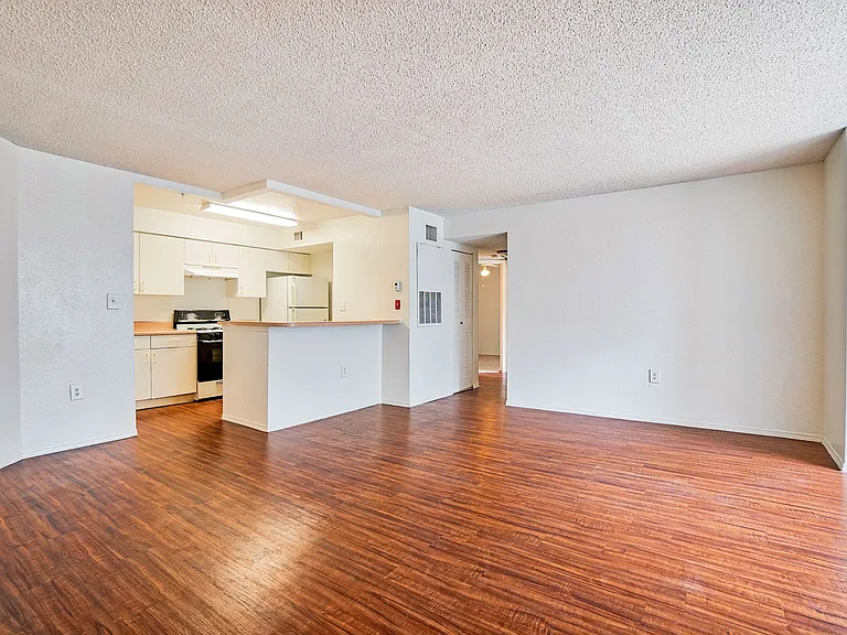 Raven Crossings Apartments — Photo 7