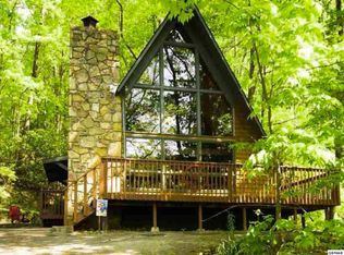1330 N Baden Dr, Gatlinburg, TN 37738